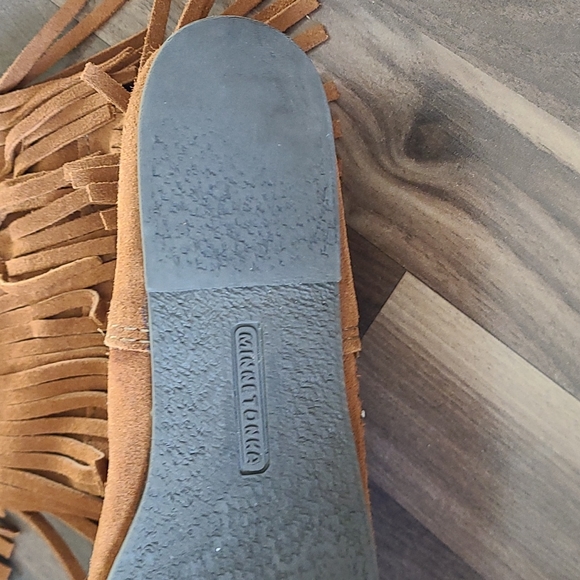 EUC Minnetonka fringe boots - Picture 12 of 16